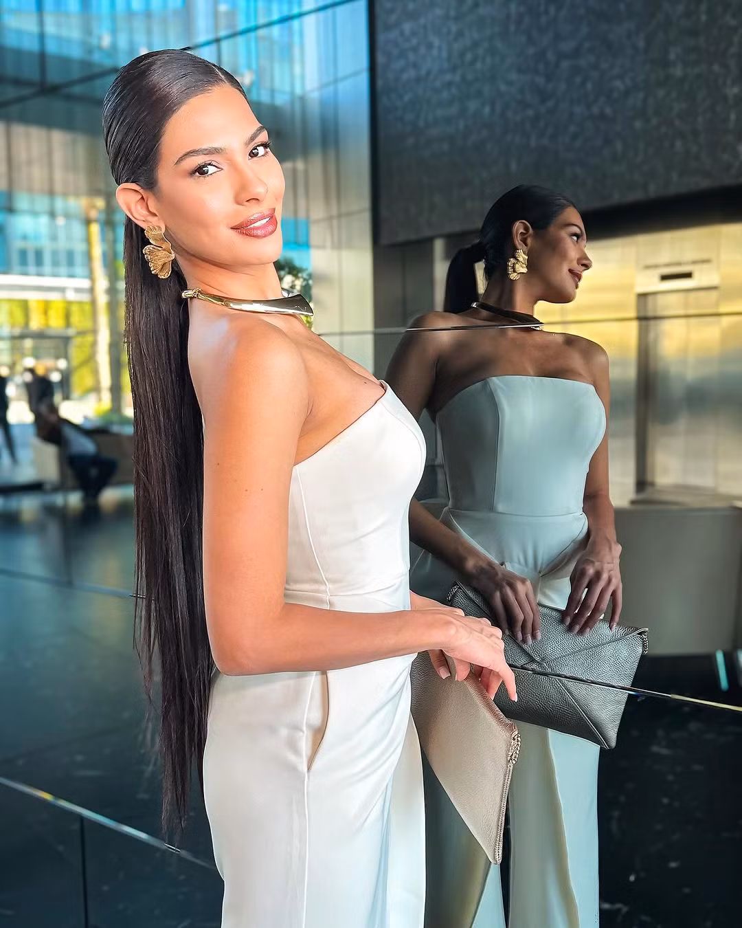 Nhiều khán giả nhận xét ê-kíp Miss Universe chưa tìm được định hướng hình ảnh đúng đắn cho Sheynnis khiến cô liên tục bị chê bai.