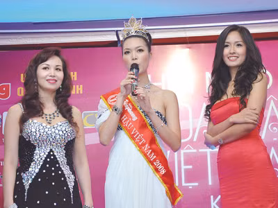 Hoa hậu Diệu Hoa, Mai Phương Thúy và Trần Thị Thùy Dung trong đêm hội ngộ 