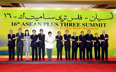 Thủ tướng Nguyễn Tấn Dũng dự Hội nghị Cấp cao ASEAN+3 lần thứ 16 (Trong ảnh: Các trưởng đoàn chụp ảnh chung). Ảnh: TTXVN