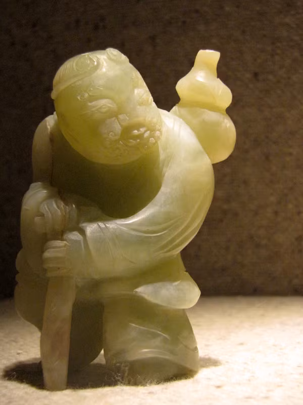Tượng bát tiên làm bằng ngọc trắng xám và xanh, thời Nguyễn