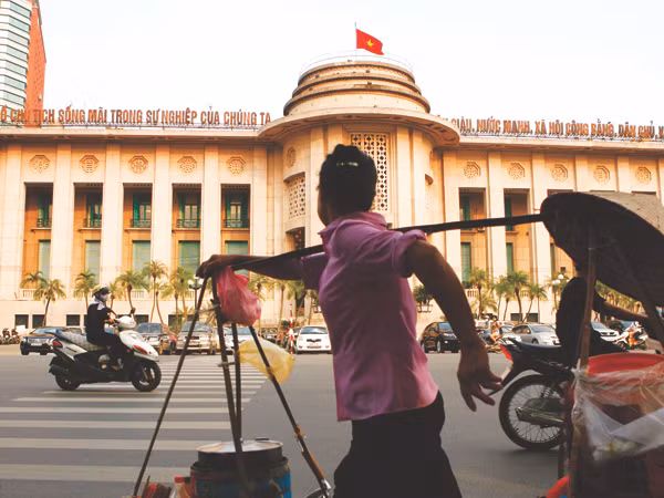 Bảo hiểm tiền gửi nên là định chế tài chính độc lập, nằm ngoài Ngân hàng nhà nước. Ảnh: Hồng Vĩnh. Bảo hiểm tiền gửi nên là định chế tài chính độc lập, nằm ngoài Ngân hàng nhà nước. Ảnh: Hồng Vĩnh