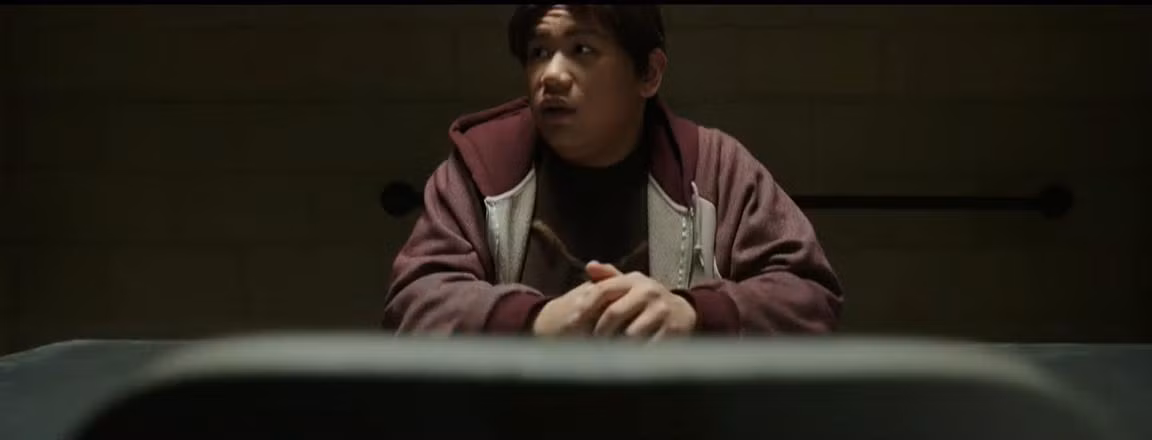 ...lẫn Ned đều bị thẩm vấn tại cuộc điều tra cái chết của Mysterio. - Nguồn: YouTube ...lẫn Ned đều bị thẩm vấn tại cuộc điều tra cái chết của Mysterio. - Nguồn: YouTube