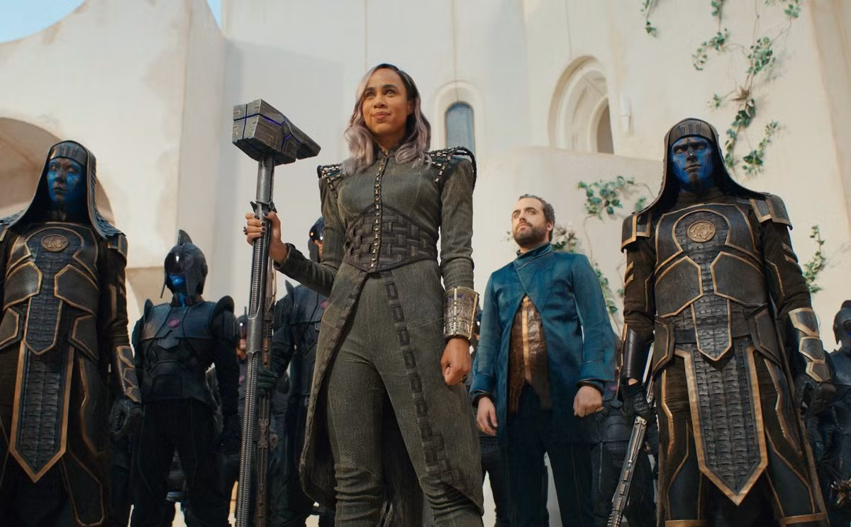 Ael-Dan sử dụng chiếc búa cùng loại mà phản diện Ronan của "Guardians of the Galaxy" từng sử dụng, tay đeo chiếc vòng của Ms. Marvel.