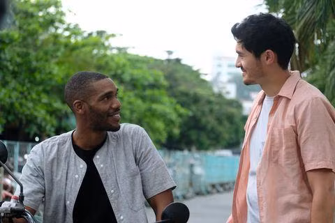 Henry Golding đóng vai một người Việt Nam trong câu chuyện tình trai giữa lòng Sài Gòn "Monsoon" - Nguồn: Digital Spy