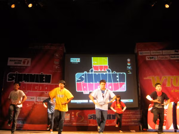 Tiết mục Hiphop sôi nổi đến từ ĐH Ngoại thương đã “khuấy” động hội trường