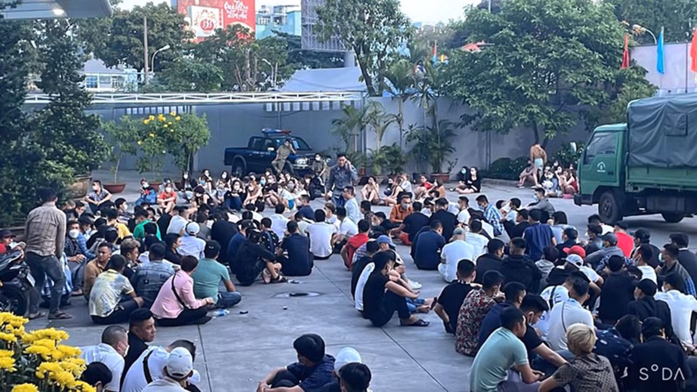 Hàng chục người dương tính với chất ma túy trong quán bar.