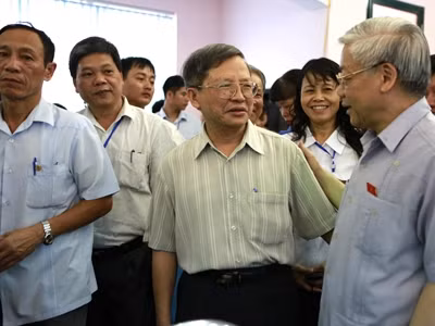 Tổng Bí thư Nguyễn Phú Trọng tiếp xúc cử tri tại Hà Nội. Ảnh: Hồng Vĩnh
