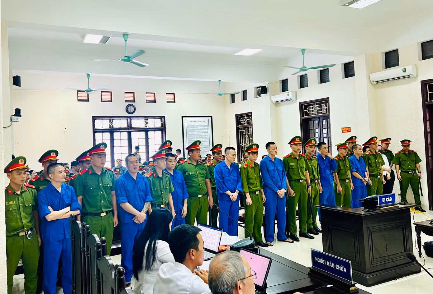 Các bị cáo trong vụ án nghe đại diện Viện KSND tỉnh Quảng Trị đọc bản luận tội ngày 29/8.