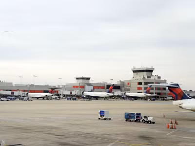 Sân bay quốc tế Atlanta vắng vì ảnh hưởng bão