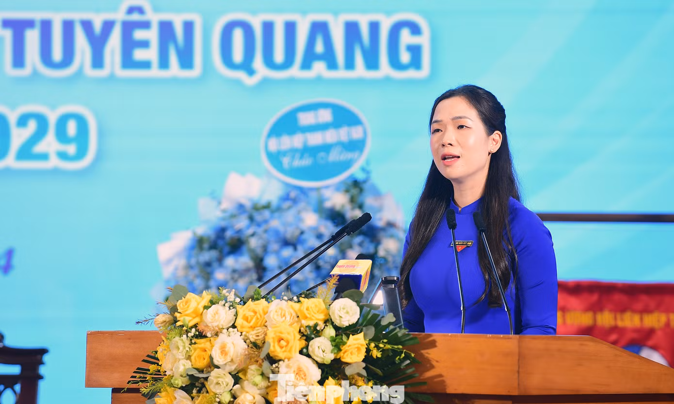 Chị Dương Minh Nguyệt báo cáo tại Đại hội.