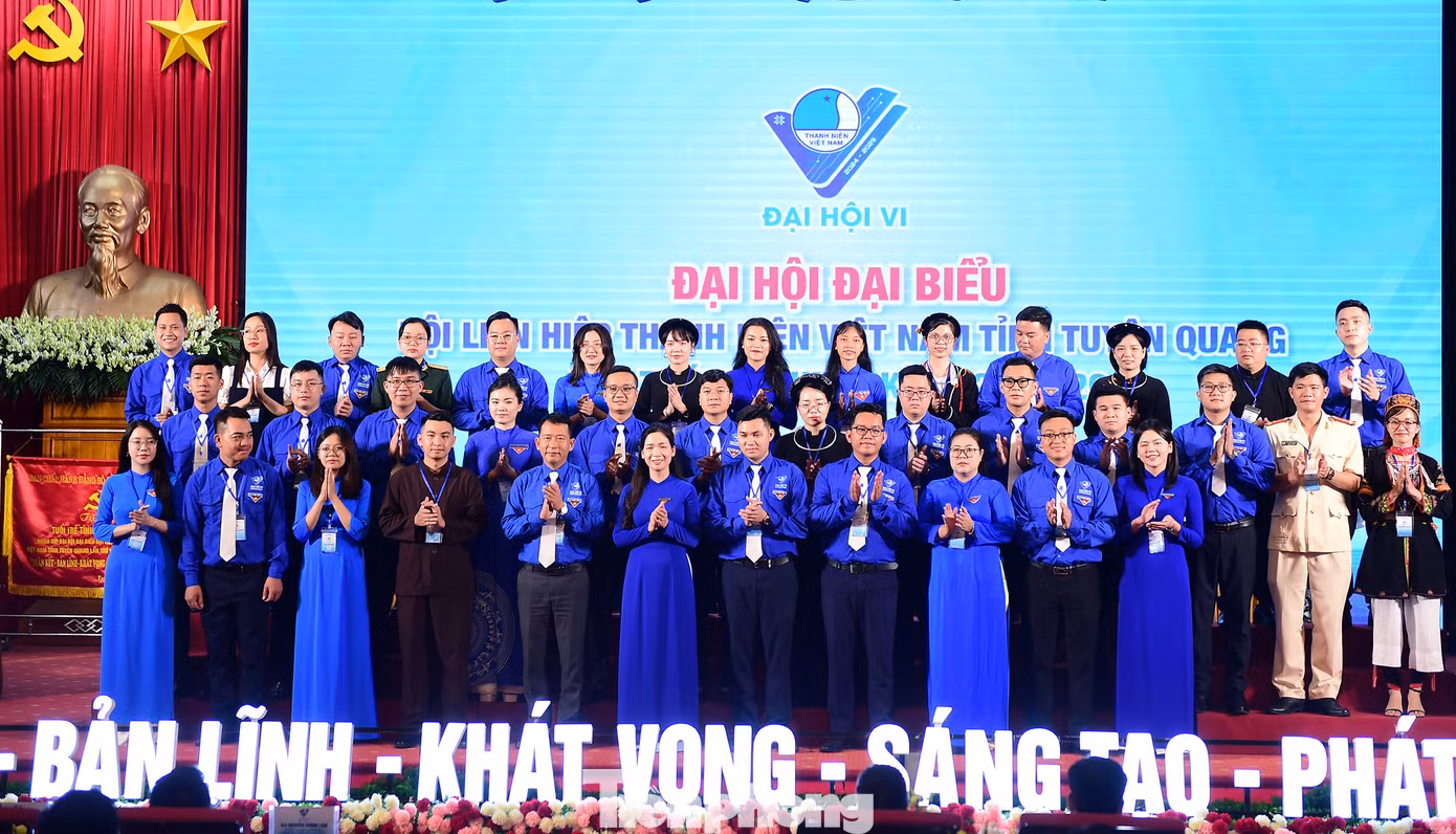 Uỷ ban Hội LHTN Việt Nam tỉnh Tuyên Quang khoá VI ra mắt Đại hội.