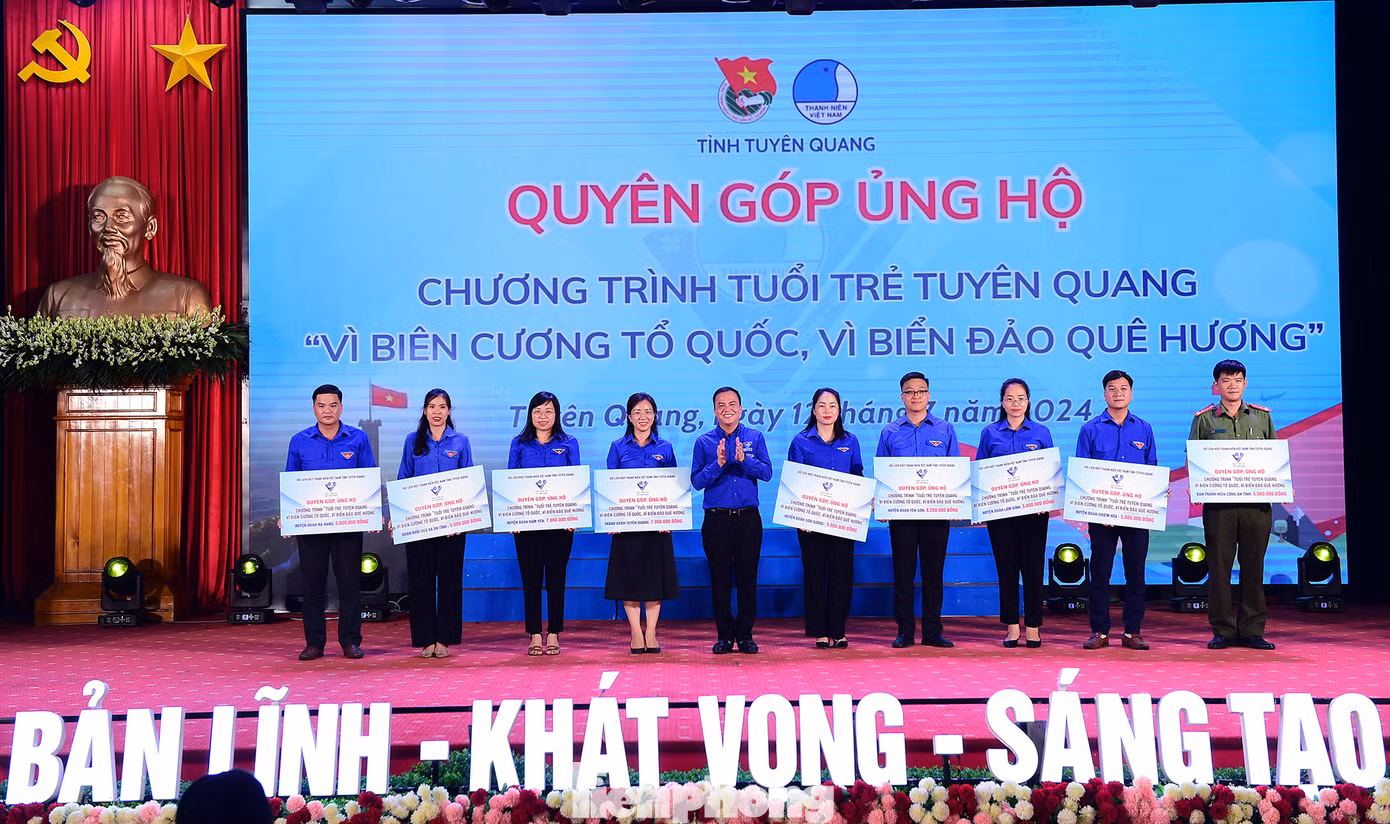 Tỉnh Đoàn Tuyên Quang nhận quyên góp, hỗ trợ từ các đơn vị tại chương trình Tỉnh Đoàn Tuyên Quang nhận quyên góp, hỗ trợ từ các đơn vị tại chương trình
