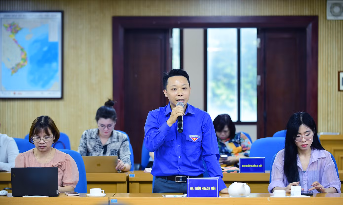 Anh Bùi Duy Khanh - Bí thư Đoàn phường Hoàng Liệt (quận Hoàng Mai, Hà Nội) góp ý tại hội nghị. Ảnh: Xuân Tùng
