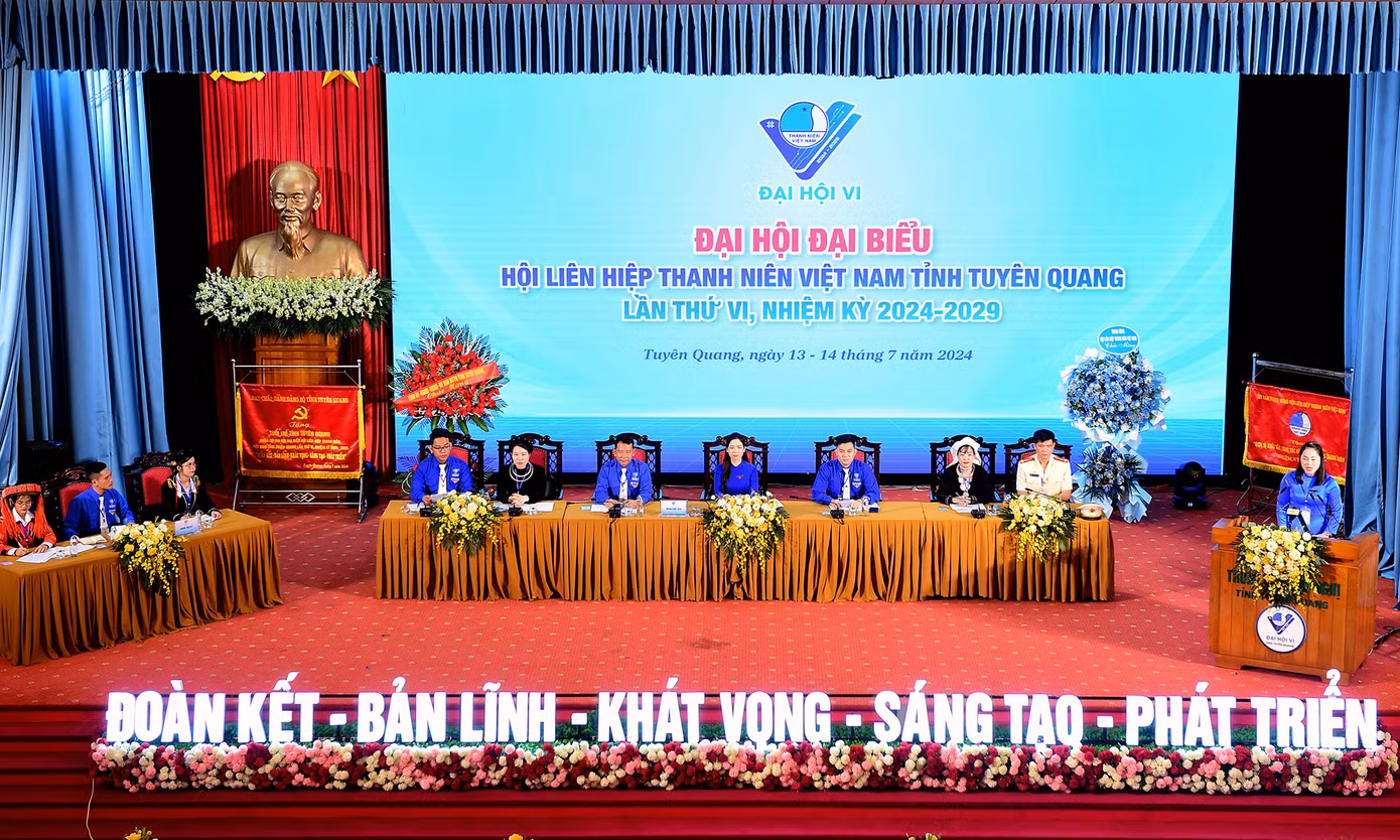 Phiên trọng thể Đại hội đã nghe tham luận chia sẻ nhiều mô hình, phần việc của tuổi trẻ Tuyên Quang. Phiên trọng thể Đại hội đã nghe tham luận chia sẻ nhiều mô hình, phần việc của tuổi trẻ Tuyên Quang.