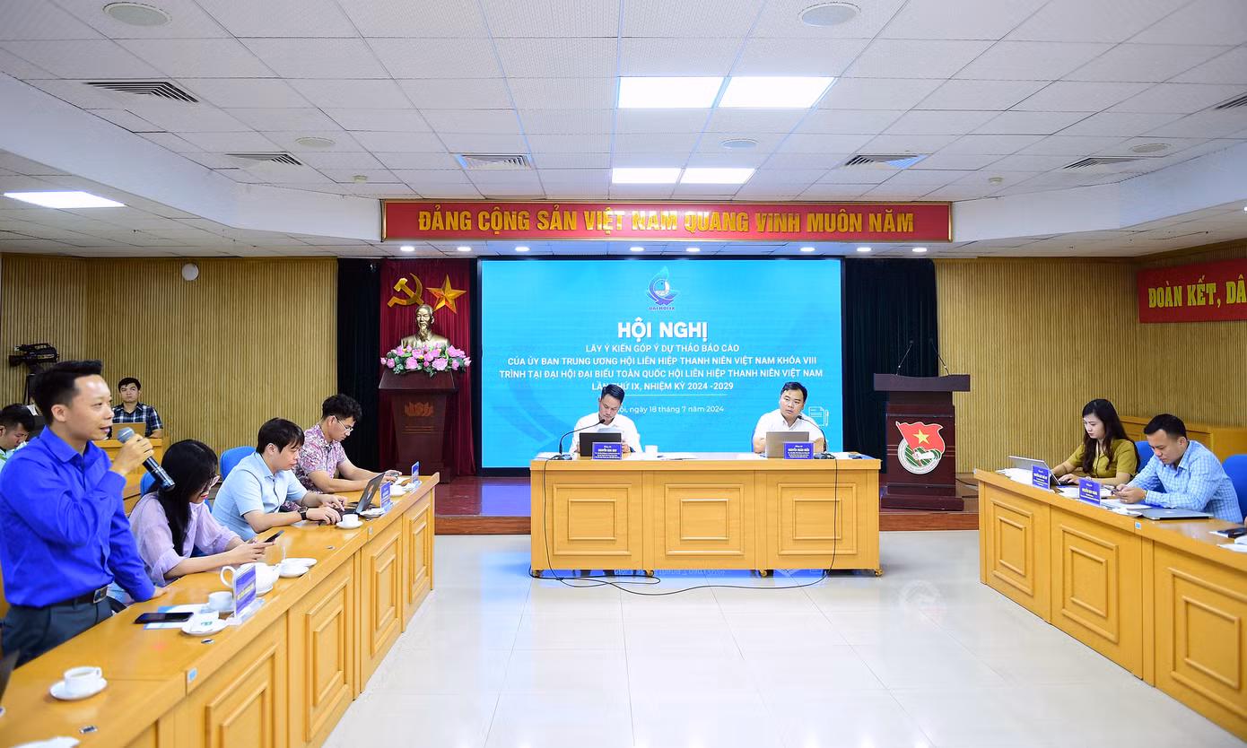 Chủ trì hội nghị có anh Nguyễn Kim Quy – Phó Chủ tịch thường trực T.Ư Hội LHTN Việt Nam; anh Nguyễn Xuân Hiếu – Phó Chủ tịch T.Ư Hội LHTN Việt Nam. Ảnh: Xuân Tùng