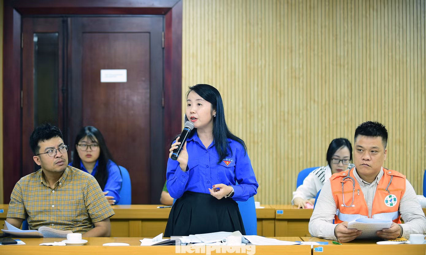 Chị Hoàng Minh Hằng kiến nghị tại hội nghị. Ảnh: Xuân Tùng