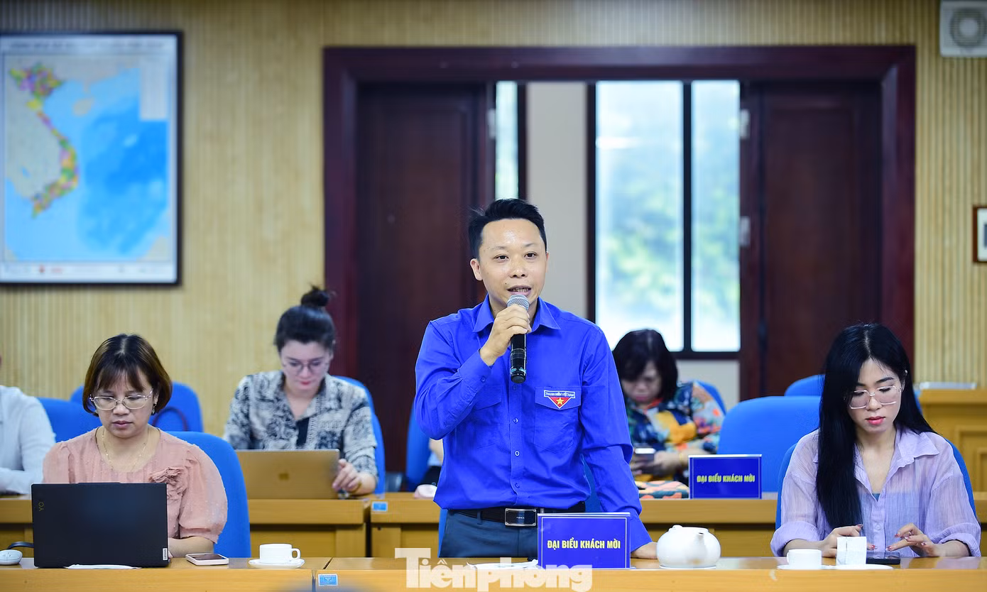 Anh Bùi Duy Khanh - Bí thư Đoàn phường Hoàng Liệt (quận Hoàng Mai, Hà Nội) góp ý tại hội nghị. Ảnh: Xuân Tùng
