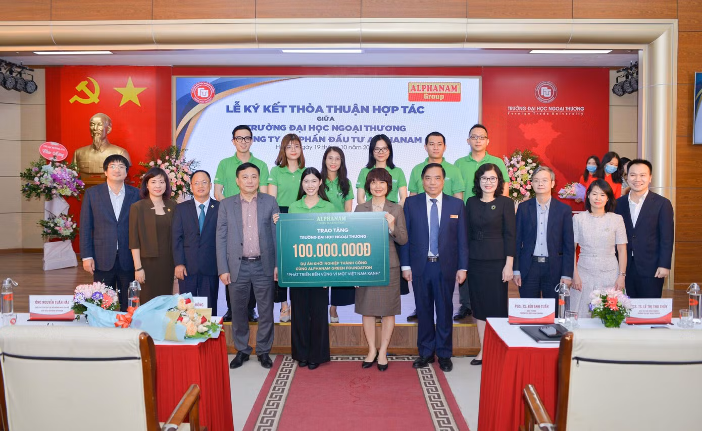 Chị Ngọc Mỹ và Tập đoàn Alphanam hỗ trợ Trường Đại học Ngoại Thương trong chương trình khởi nghiệp