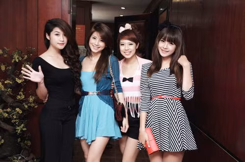 Vân Navy, Ngọc Anh, Hoài Anh Mango và Chi Pu.