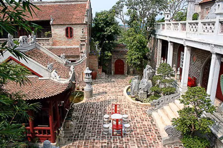 Lấy lý do đó là đất rừng và Phủ Thành Chương xây dựng vì mục đích kinh doanh để kết luận xây dựng trái phép và thu hồi là không hợp lý