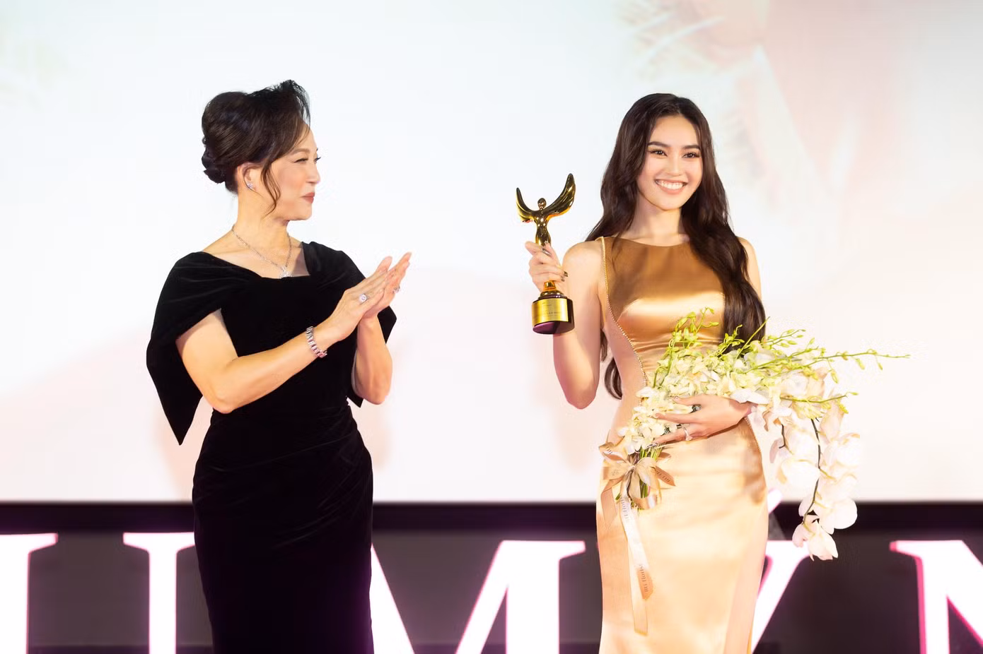 Ninh Dương Lan Ngọc cũng cảm thấy bất ngờ trước danh hiệu được trao. Ninh Dương Lan Ngọc cũng cảm thấy bất ngờ trước danh hiệu được trao.