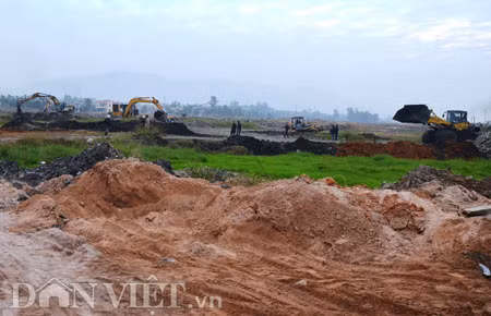 Bàn giao mặt bằng cho đơn vị thi công san gạt thực hiện dự án Khu đô thị Kim Sơn