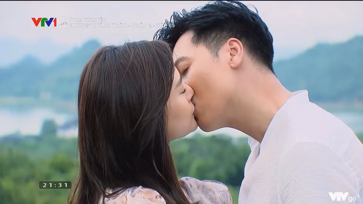 Nụ hôn ngọt ngào của Nam-Long (Phương Oanh-Mạnh Trường) Nụ hôn ngọt ngào của Nam-Long (Phương Oanh-Mạnh Trường)