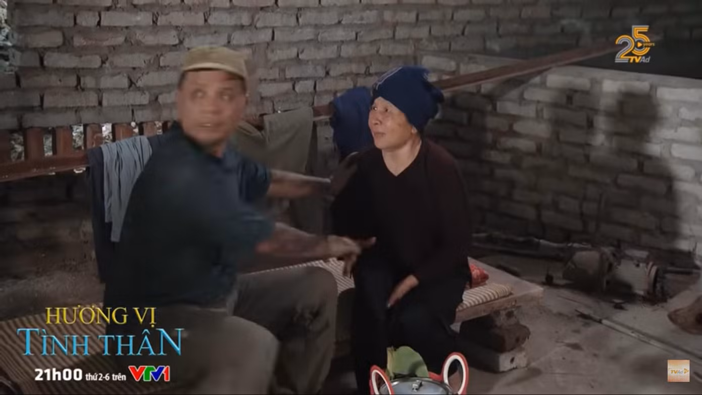 Chiến hốt hoảng khi thấy có người tới tìm Chiến hốt hoảng khi thấy có người tới tìm