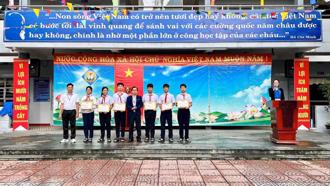 Trong các kỳ thi Học sinh giỏi, trường nhiều lần dẫn đầu quận Liên Chiểu về số lượng giải thưởng. Nguồn: Trường THCS Lương Thế Vinh Trong các kỳ thi Học sinh giỏi, trường nhiều lần dẫn đầu quận Liên Chiểu về số lượng giải thưởng. Nguồn: Trường THCS Lương Thế Vinh