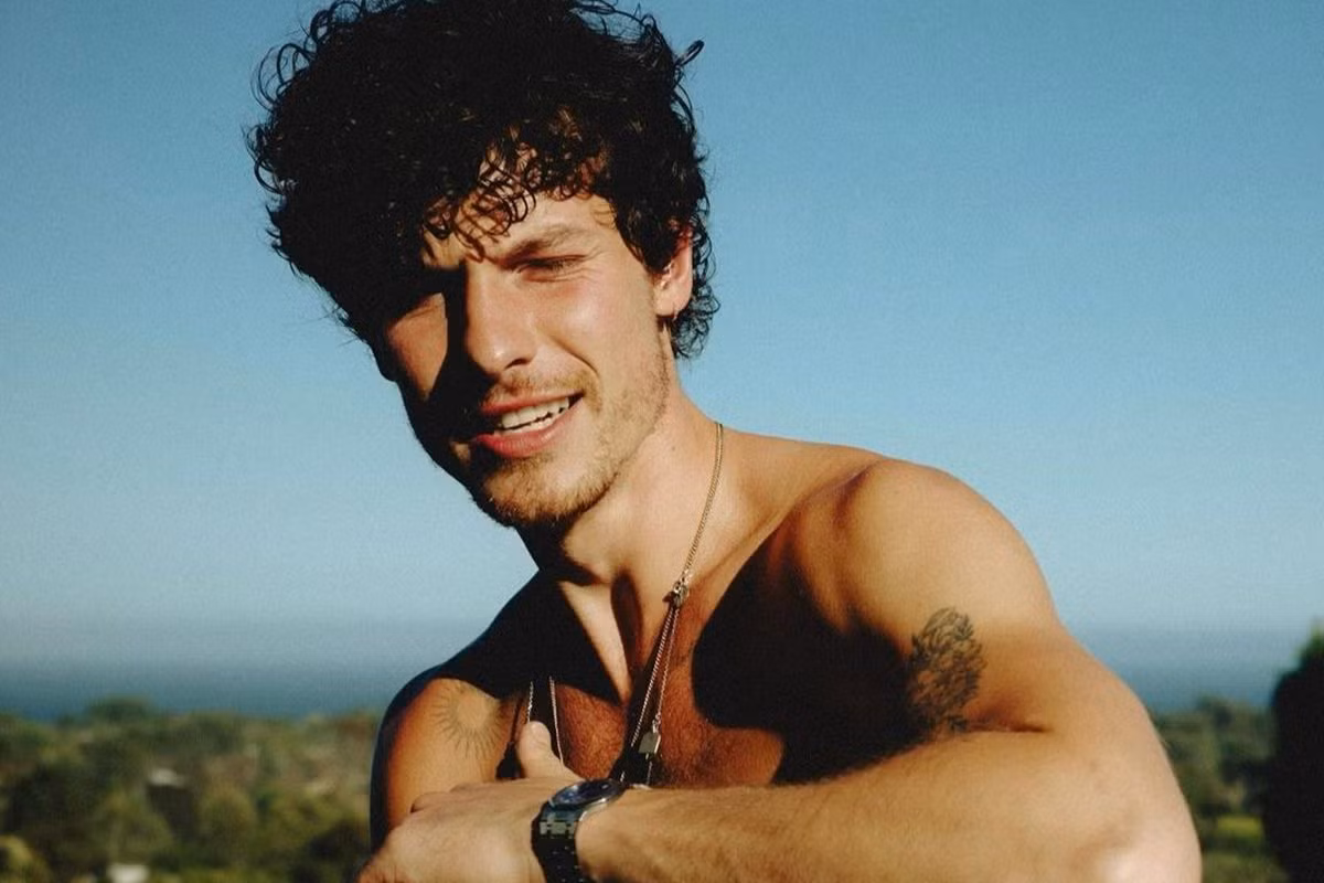 Shawn Mendes vẫn đang trong quá trình khám phá bản thân. Shawn Mendes vẫn đang trong quá trình khám phá bản thân.