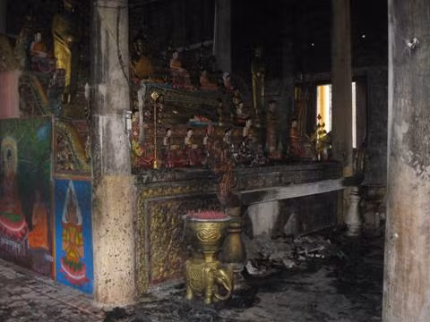 Cháy thiêu rụi bên trong chính điện