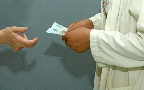 Có tới 88% các nhóm được khảo sát đều cho rằng, công chức bị suy thoái đạo đức