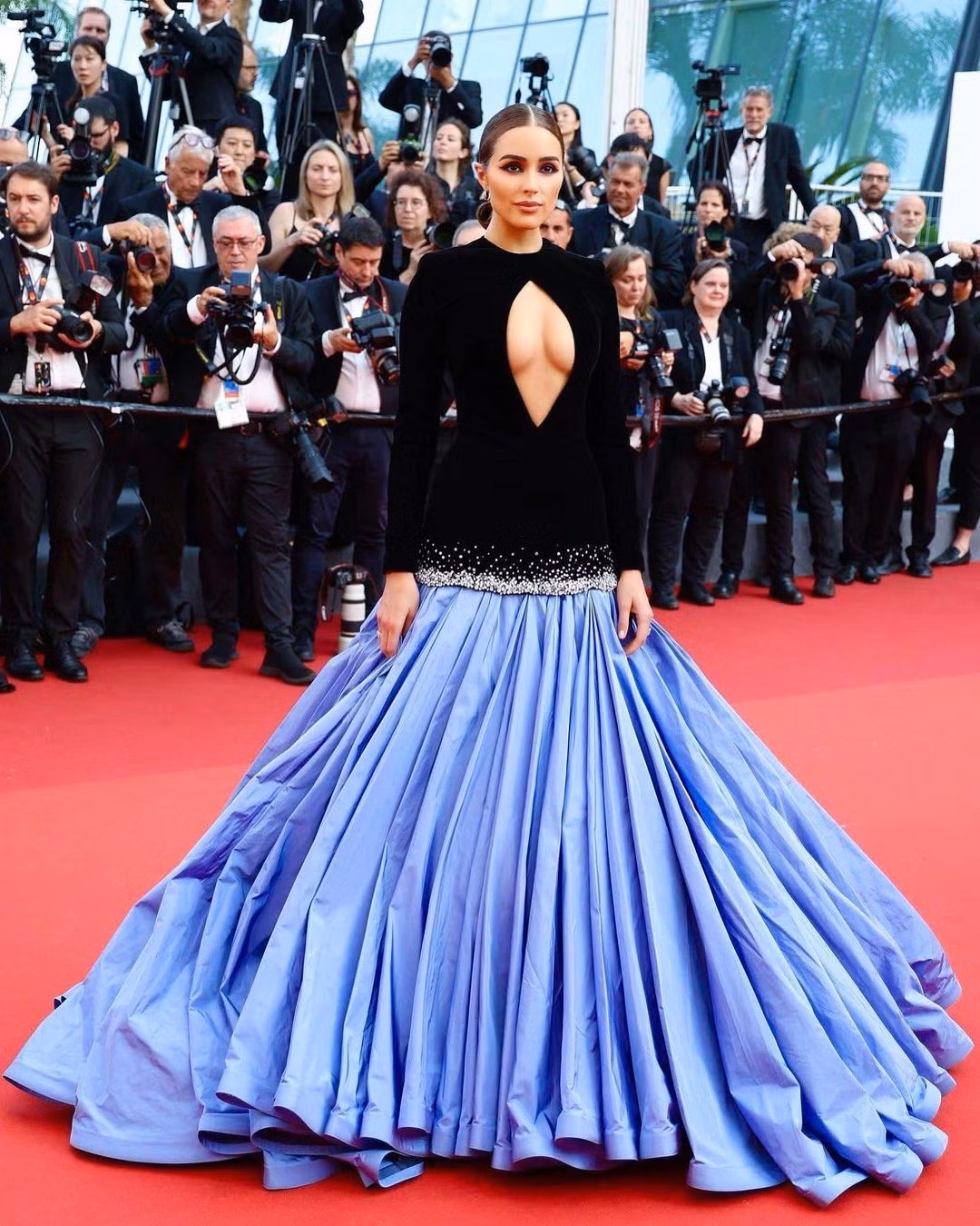 Olivia Culpo táo bạo trên thảm đỏ Cannes. Olivia Culpo táo bạo trên thảm đỏ Cannes.
