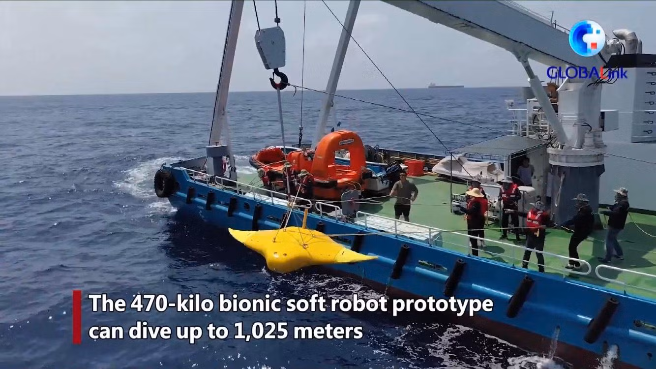 Robot hình dạng cá đuối vừa được Trung Quốc thử nghiệm. (Ảnh: Xinhua)
