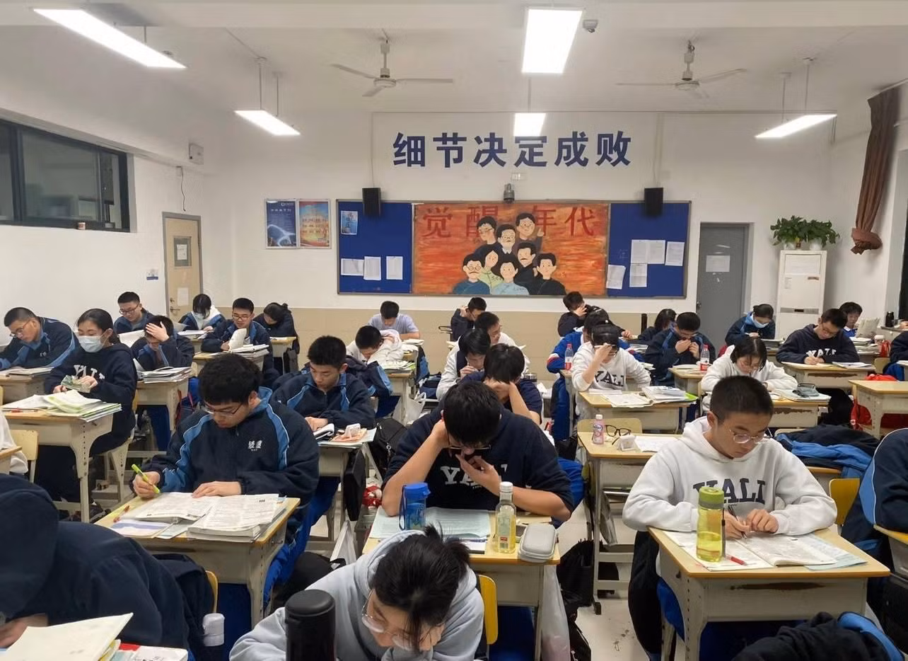 Kỳ thi đại học ở Trung Quốc vốn đã nổi tiếng vì sự khốc liệt với các sĩ tử. Ảnh: Weibo. Kỳ thi đại học ở Trung Quốc vốn đã nổi tiếng vì sự khốc liệt với các sĩ tử. Ảnh: Weibo.
