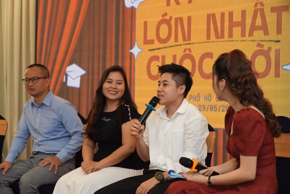 Đạo diễn Đinh Hà Uyên Thư tiết lộ bí mật từ học sinh Giỏi trở thành cá biệt và sau này chinh phục thử thách để gặt hái thành công như thế nào. Đạo diễn Đinh Hà Uyên Thư tiết lộ bí mật từ học sinh Giỏi trở thành cá biệt và sau này chinh phục thử thách để gặt hái thành công như thế nào.