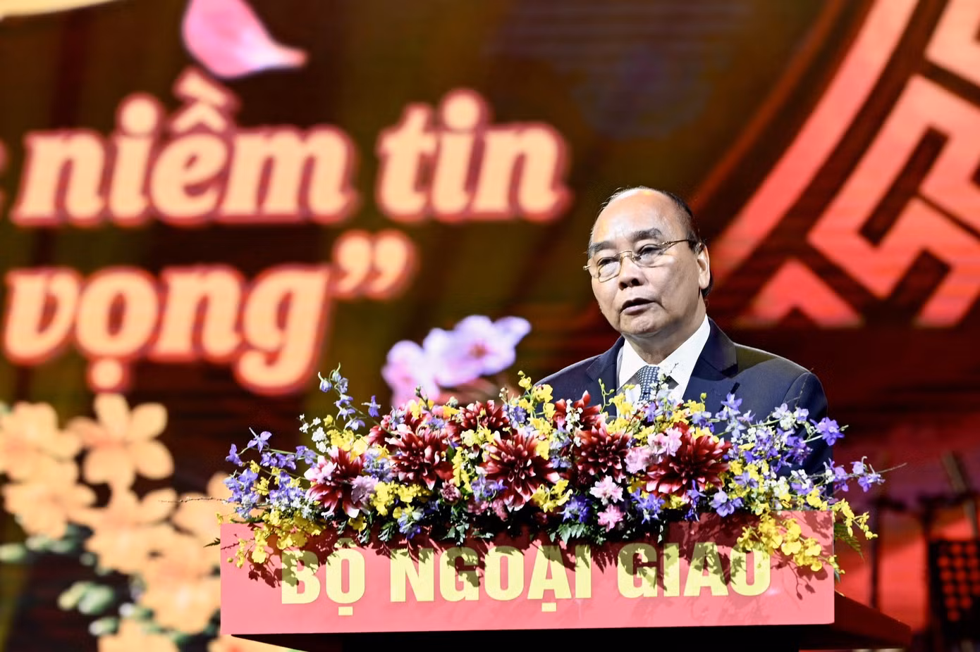 Chủ tịch nước Nguyễn Xuân Phúc chúc Tết kiều bào trong chương trình Xuân Quê hương 2023 Chủ tịch nước Nguyễn Xuân Phúc chúc Tết kiều bào trong chương trình Xuân Quê hương 2023
