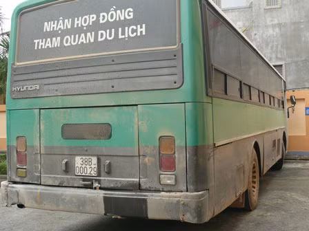 Chiếc xe khách bị biến thành sới bạc di động
