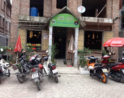 Biệt thự bỏ hoang được tận dụng làm quán cà phê 