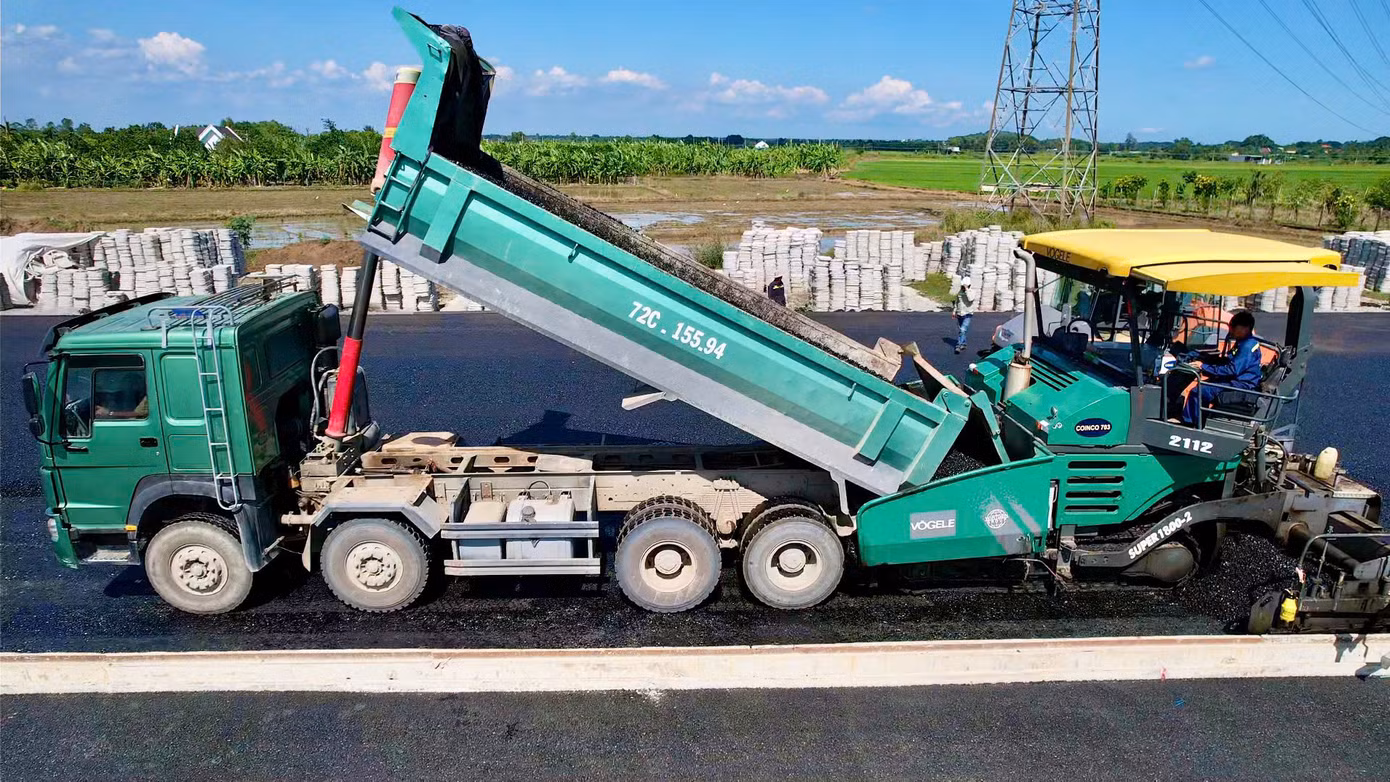 Đến nay, giải phóng mặt bằng đã hoàn tất 100% diện tích thu hồi. Năm 2024, được bố trí 1.187 tỷ đồng vốn ngân sách trung ương, đã giải ngân 796 tỷ đồng (đạt 67%). Đến nay, giải phóng mặt bằng đã hoàn tất 100% diện tích thu hồi. Năm 2024, được bố trí 1.187 tỷ đồng vốn ngân sách trung ương, đã giải ngân 796 tỷ đồng (đạt 67%).