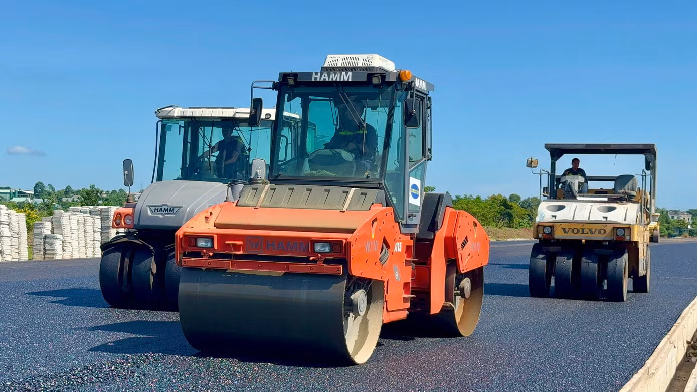 Theo Ban Quản lý Dự án giao thông khu vực Cái Mép - Thị Vải (chủ đầu tư), dự án thành phần 3 đã thảm nhựa được khoảng 1 km tại vị trí điểm cuối tuyến, sát với vòng xoay của quốc lộ 56, TP. Bà Rịa. Theo Ban Quản lý Dự án giao thông khu vực Cái Mép - Thị Vải (chủ đầu tư), dự án thành phần 3 đã thảm nhựa được khoảng 1 km tại vị trí điểm cuối tuyến, sát với vòng xoay của quốc lộ 56, TP. Bà Rịa.