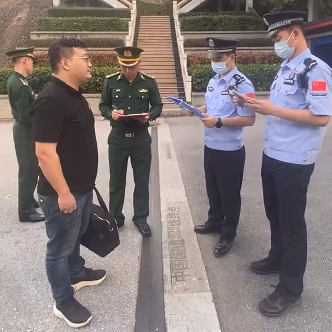 Bàn giao đối tượng tại cửa khẩu Hữu Nghị - tỉnh Lạng Sơn. Bàn giao đối tượng tại cửa khẩu Hữu Nghị - tỉnh Lạng Sơn.