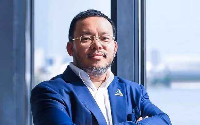 Ông Lương Trí Thìn rời khỏi ghế Chủ tịch HĐQT Tập đoàn Đất Xanh để đảm nhiệm chức vụ Chủ tịch Hội đồng chiến lược. Ông Lương Trí Thìn rời khỏi ghế Chủ tịch HĐQT Tập đoàn Đất Xanh để đảm nhiệm chức vụ Chủ tịch Hội đồng chiến lược.