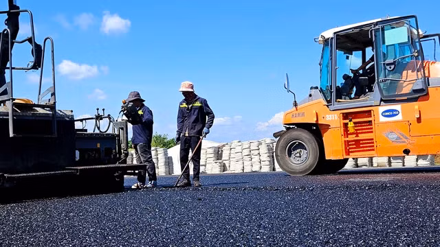 Dự án thành phần 3 cao tốc Biên Hoà - Vũng Tàu qua địa phận tỉnh Bà Rịa - Vũng Tàu chiều dài tuyến 19,5 km, có tổng mức đầu tư đã phê duyệt 4.964 tỷ đồng, quy mô 4 làn xe, cao tốc hoàn chỉnh có 2 làn dừng khẩn cấp, bề rộng nền đường từ 24,75 - 27 m, giải phóng mặt bằng theo quy mô cao tốc hoàn chỉnh 6 làn xe. Dự án thành phần 3 cao tốc Biên Hoà - Vũng Tàu qua địa phận tỉnh Bà Rịa - Vũng Tàu chiều dài tuyến 19,5 km, có tổng mức đầu tư đã phê duyệt 4.964 tỷ đồng, quy mô 4 làn xe, cao tốc hoàn chỉnh có 2 làn dừng khẩn cấp, bề rộng nền đường từ 24,75 - 27 m, giải phóng mặt bằng theo quy mô cao tốc hoàn chỉnh 6 làn xe.