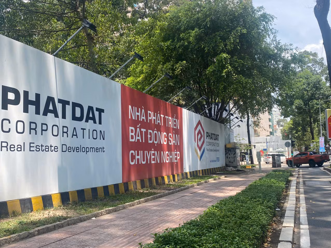 Công ty CP Phát triển Bất động sản Phát Đạt dừng triển khai phương án phát hành cổ phiếu để trả cổ tức cho cổ đông. Công ty CP Phát triển Bất động sản Phát Đạt dừng triển khai phương án phát hành cổ phiếu để trả cổ tức cho cổ đông.