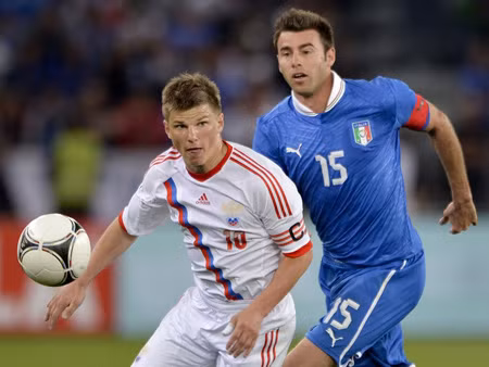 Arshavin khó có thể tỏa sáng như bốn năm trước. Ảnh: Getty Images. Arshavin khó có thể tỏa sáng như bốn năm trước. Ảnh: Getty Images