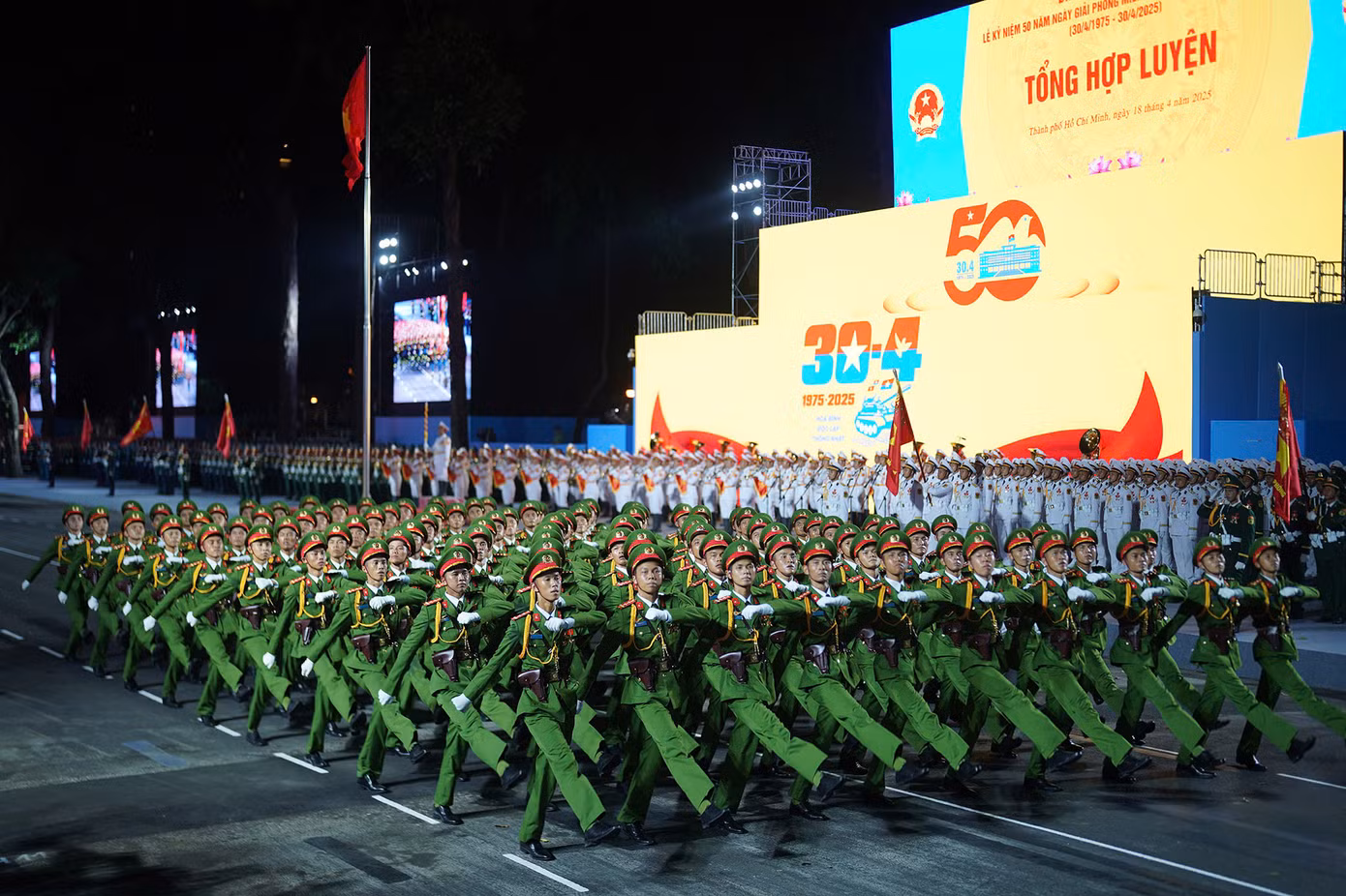 Những hình ảnh ấn tượng từ buổi hợp luyện diễu binh trước Dinh Độc Lập.