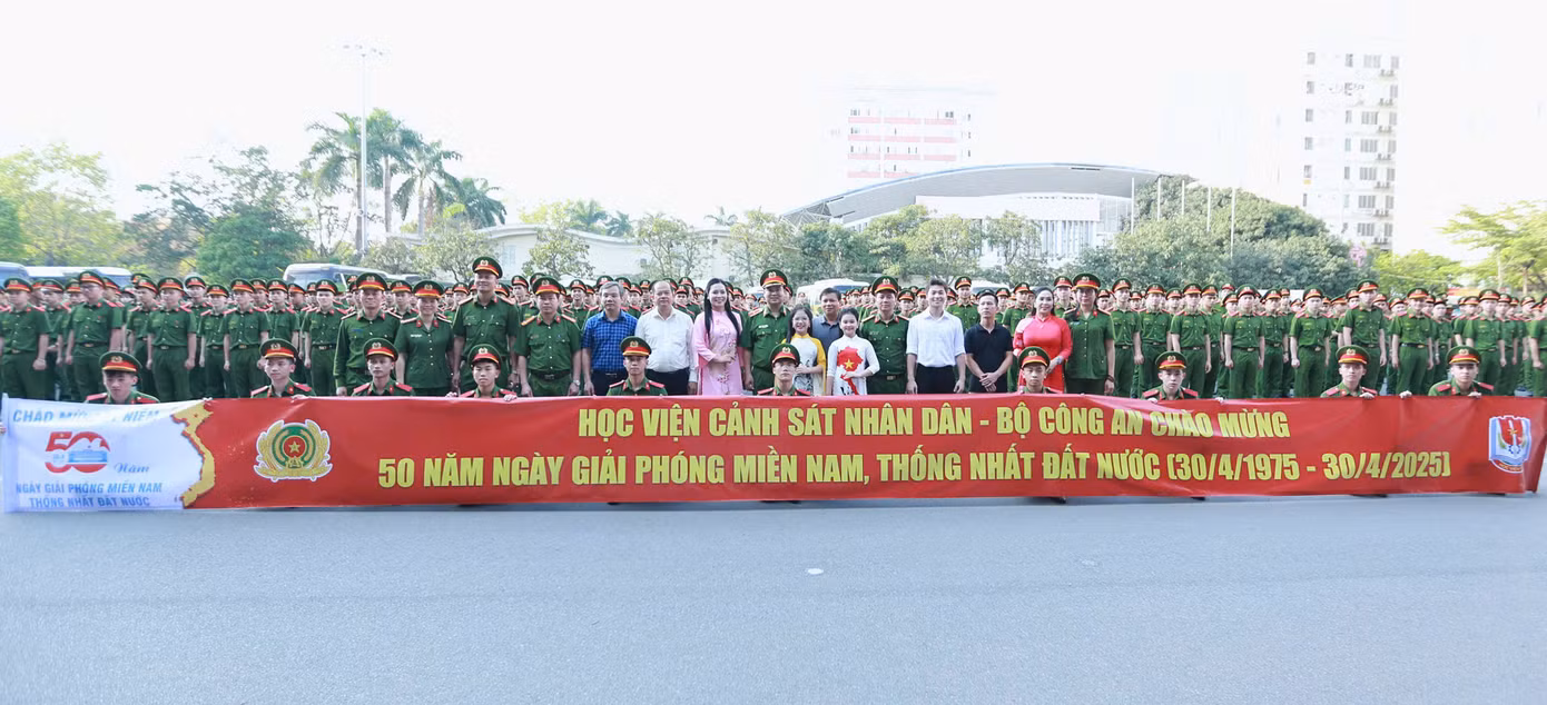 1.000 học viên Nam tiến, chuẩn bị cho màn trống hội Kỷ niệm 50 năm Giải phóng miền Nam.