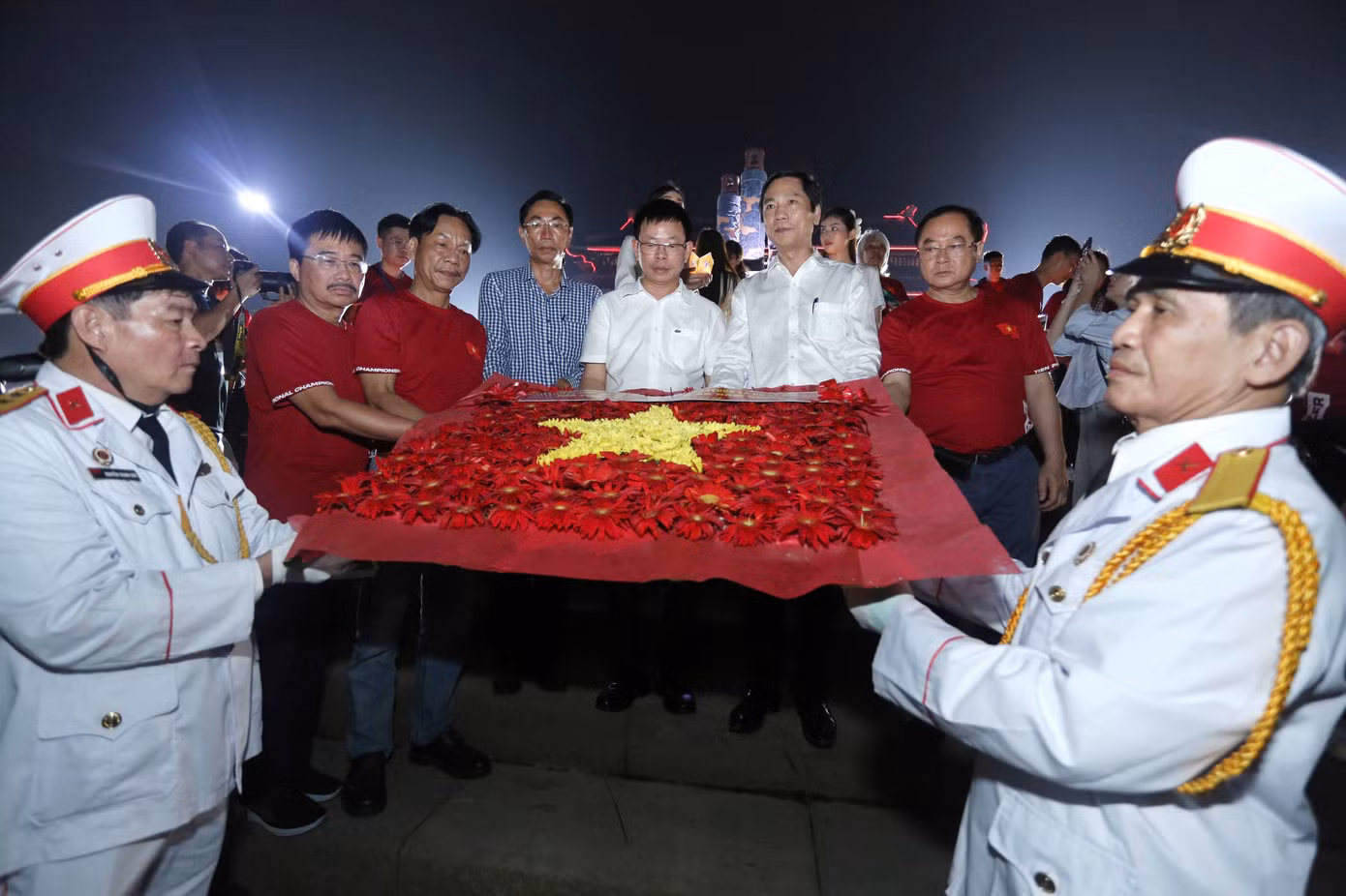 Lễ thả hoa đăng trên sông Thạch Hãn (tỉnh Quảng Trị).