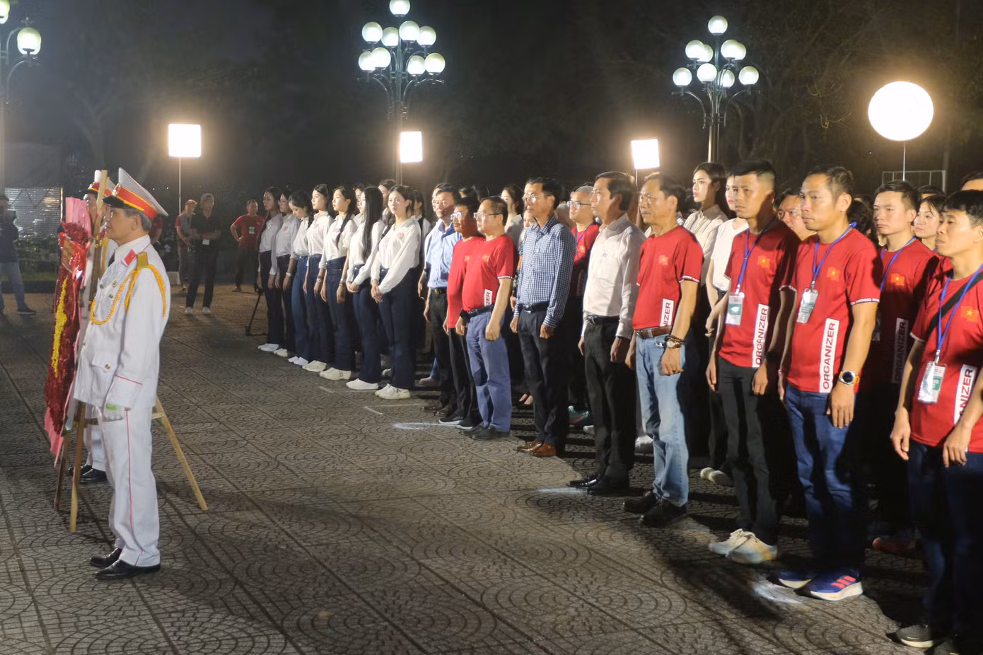 Lễ thả hoa đăng trên sông Thạch Hãn (tỉnh Quảng Trị) là một trong những hoạt động nổi bật của giải Tiền Phong Marathon 2024.